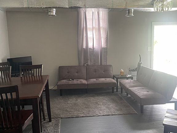 3rd image of 138 Howard Dr