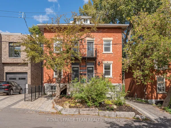 Green Ave #447, Ottawa, ON K1M 1L1