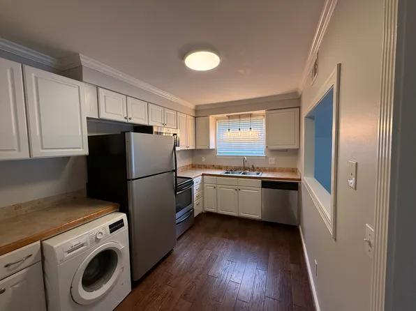 1937 Shades Cliff Ter APT C, Vestavia Hills, AL 35216