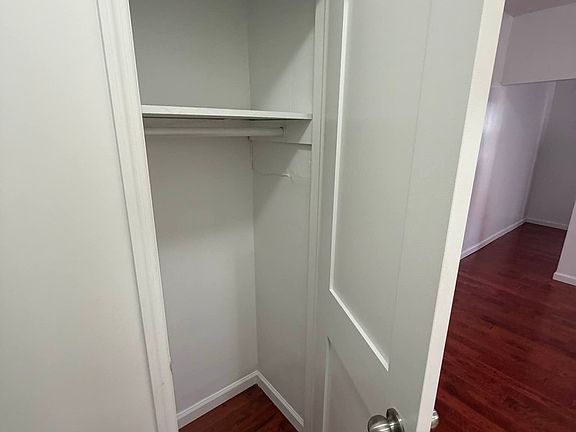 3rd image of 2507 30th Ave APT 2R