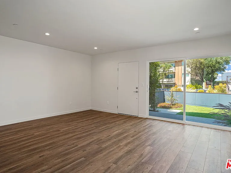 1166 S Cochran Ave #2 — Photo 6