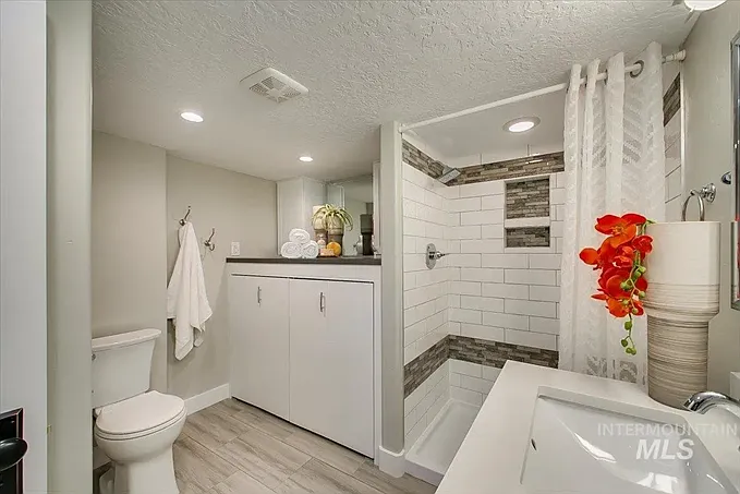 307 S Olive St — Photo 9