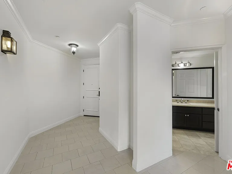 1820 Benecia Ave #402 — Photo 17