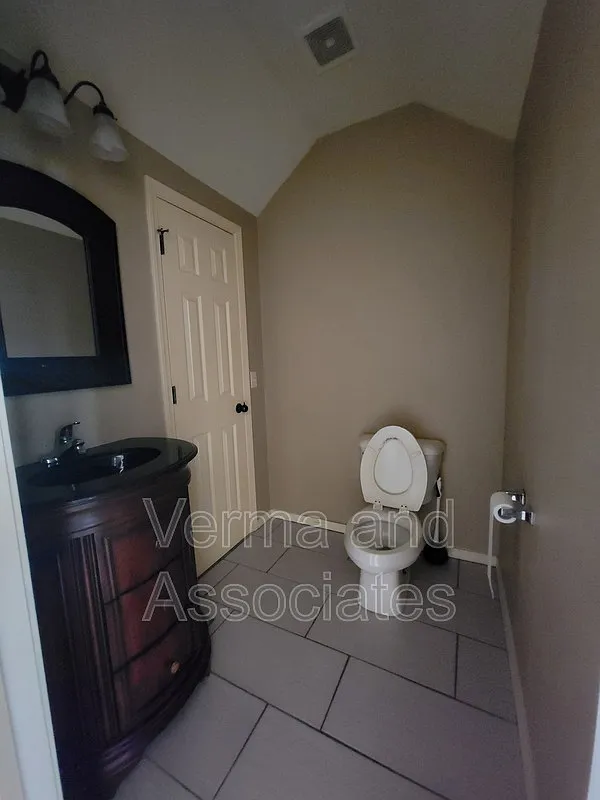 3 bed, 2.5 bath, 1200 sqft, $1,295 — Photo 4