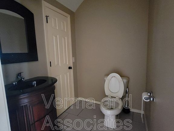 4th image of 192 Fair St #198