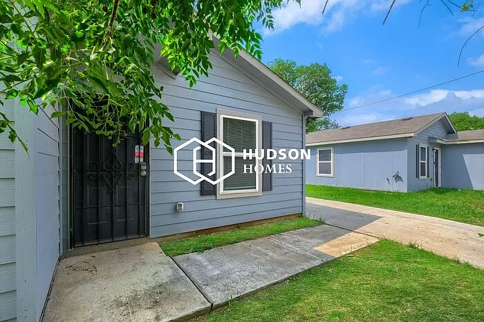 3318 Martin Luther King Dr — Photo 1