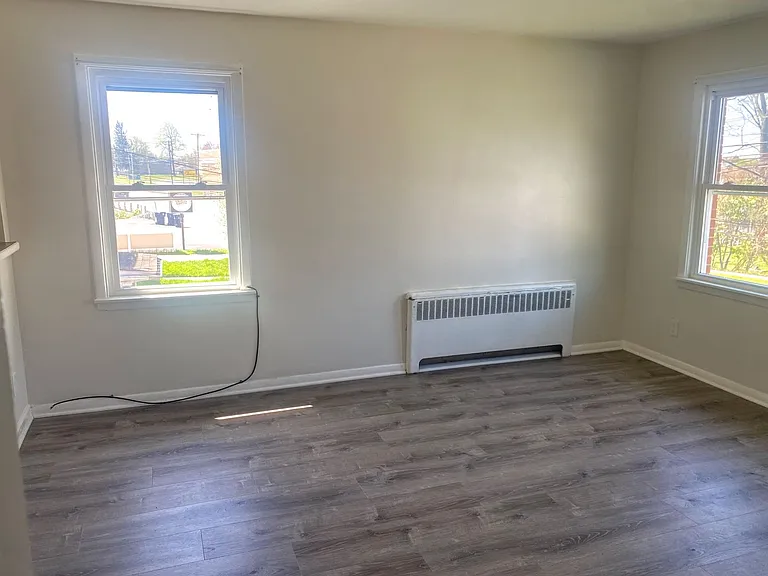 1530 Abbott Rd — Photo 3