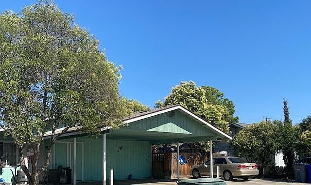 2nd image of 482 N Cambridge Ave