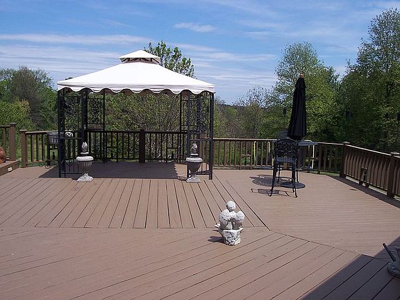 Beautiful 900 sq ft deck