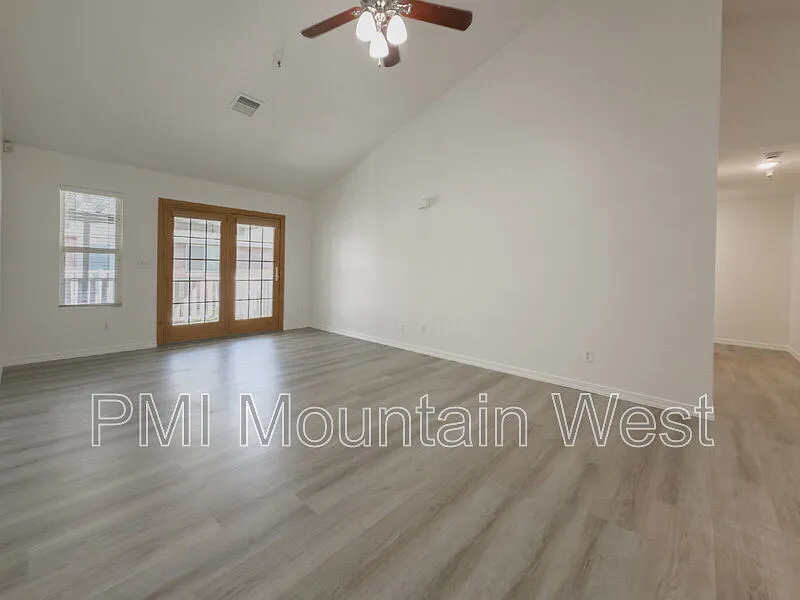 3 bed, 2.0 bath, 1600 sqft, $1,750 — Photo 3
