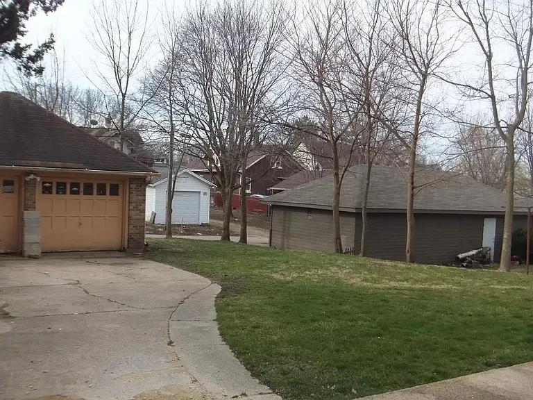 2219 13th Ave — Photo 3