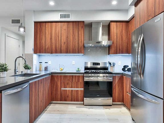 2nd image of 726 N Hudson Ave APT 202