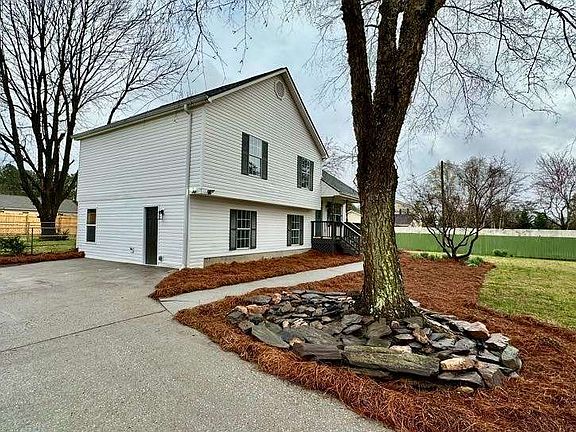 4th image of 2095 Four Notch Rd