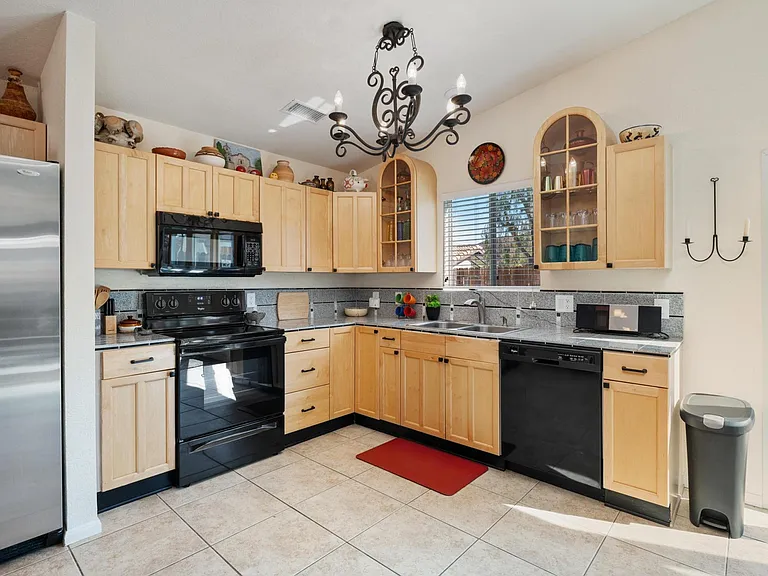 53390 Avenida Navarro — Photo 17