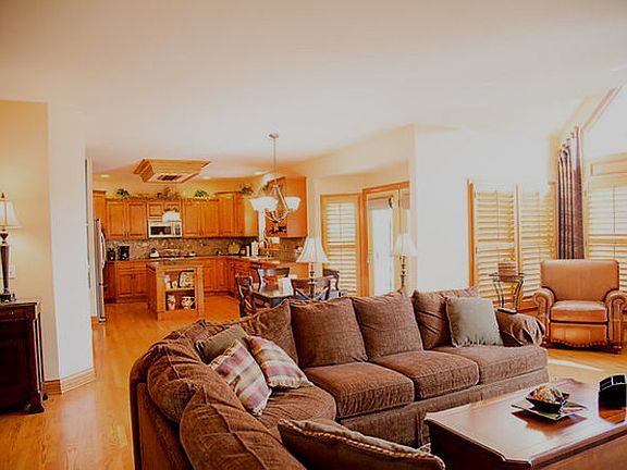 3rd image of 777 W Thornwood Dr