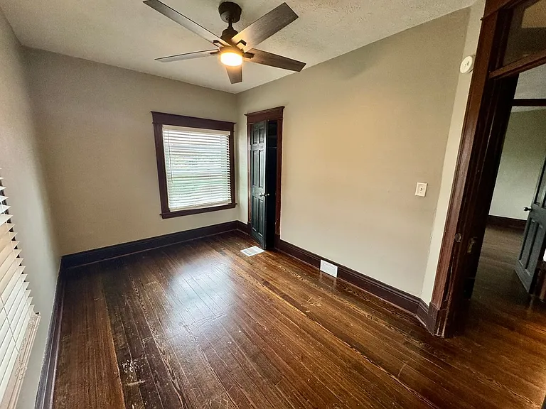 112 S 36th St — Photo 16
