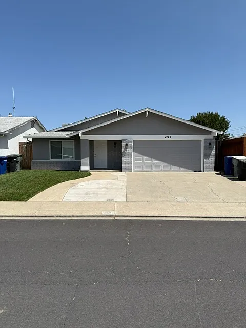 3 bed, 1202 sqft, $2,495 — Photo 2