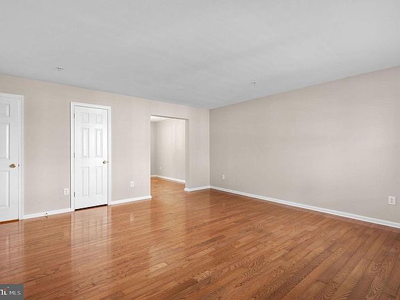 4th image of 111 Fulgens Ct #158