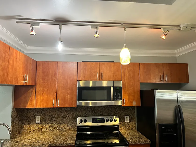 10005 Winding Lake Rd #105 — Photo 21