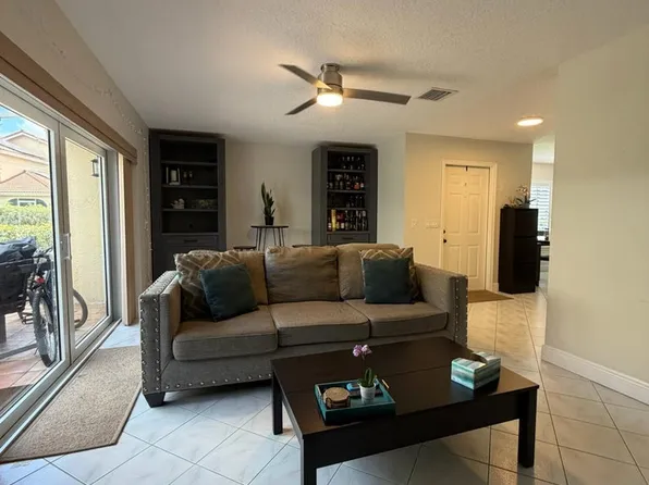 699 Deer Creek Corona Way, Deerfield Beach, FL 33442