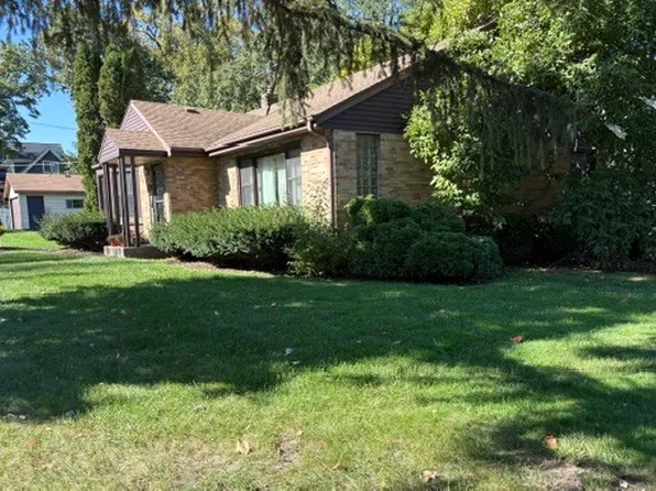 353 E 3rd St, Elmhurst, IL 60126