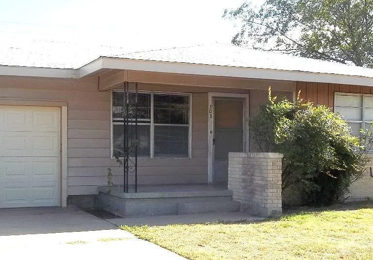 303 Margaret Lee St — Photo 1