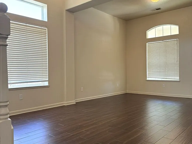 1326 Tide Dr — Photo 4