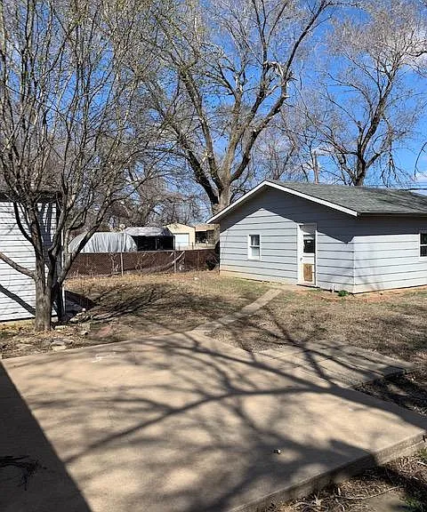 1724 N Moyle St — Photo 3