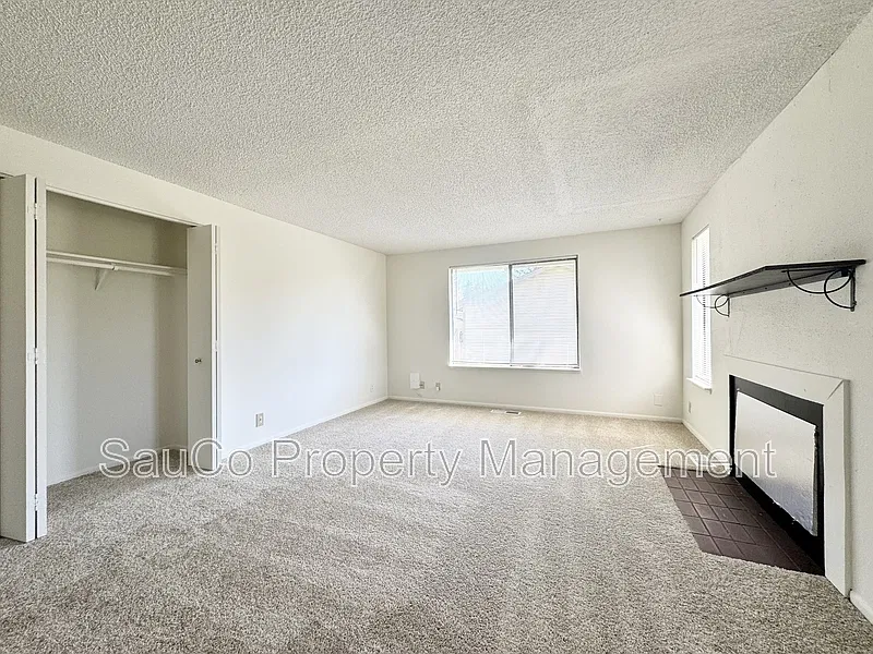 2 bed, 1.0 bath, 984 sqft, $1,900 — Photo 4