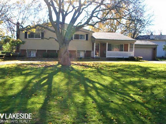 3rd image of 382 Ottawa Dr