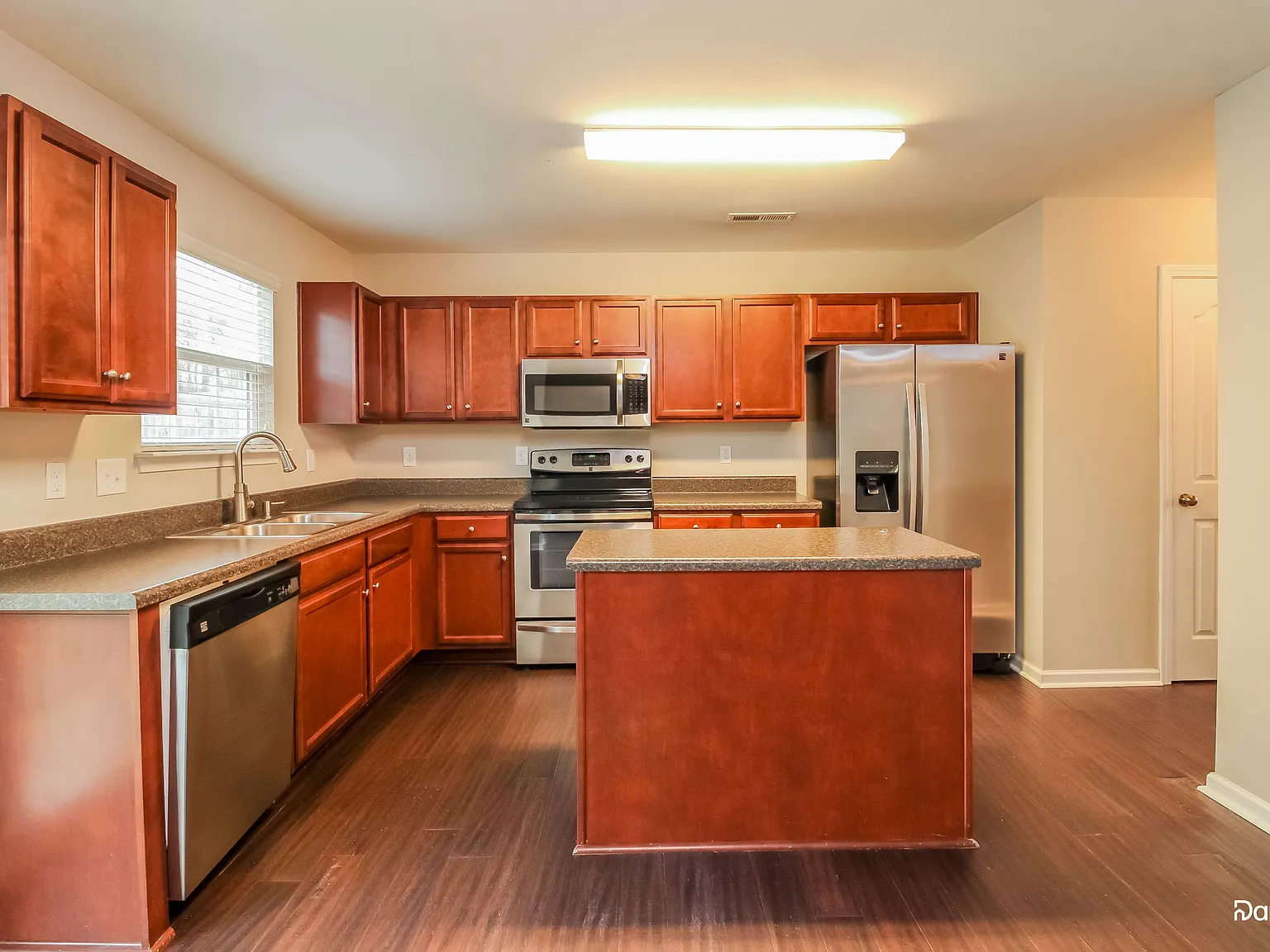 3 bed, 2.5 bath, 2231 sqft, $2,315 — Photo 2