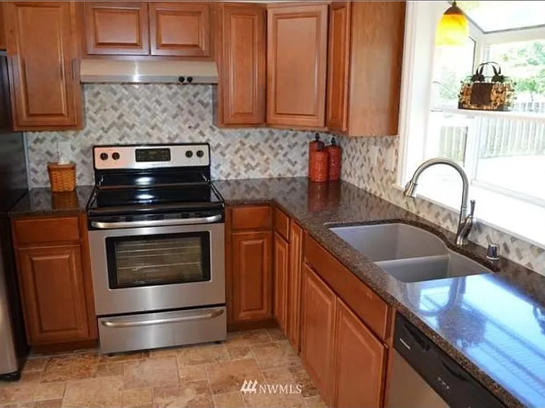 2810 11th St SE — Photo 4