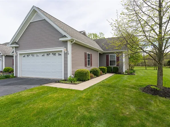 10 Hawthorn Cir, Geneseo, NY 14454