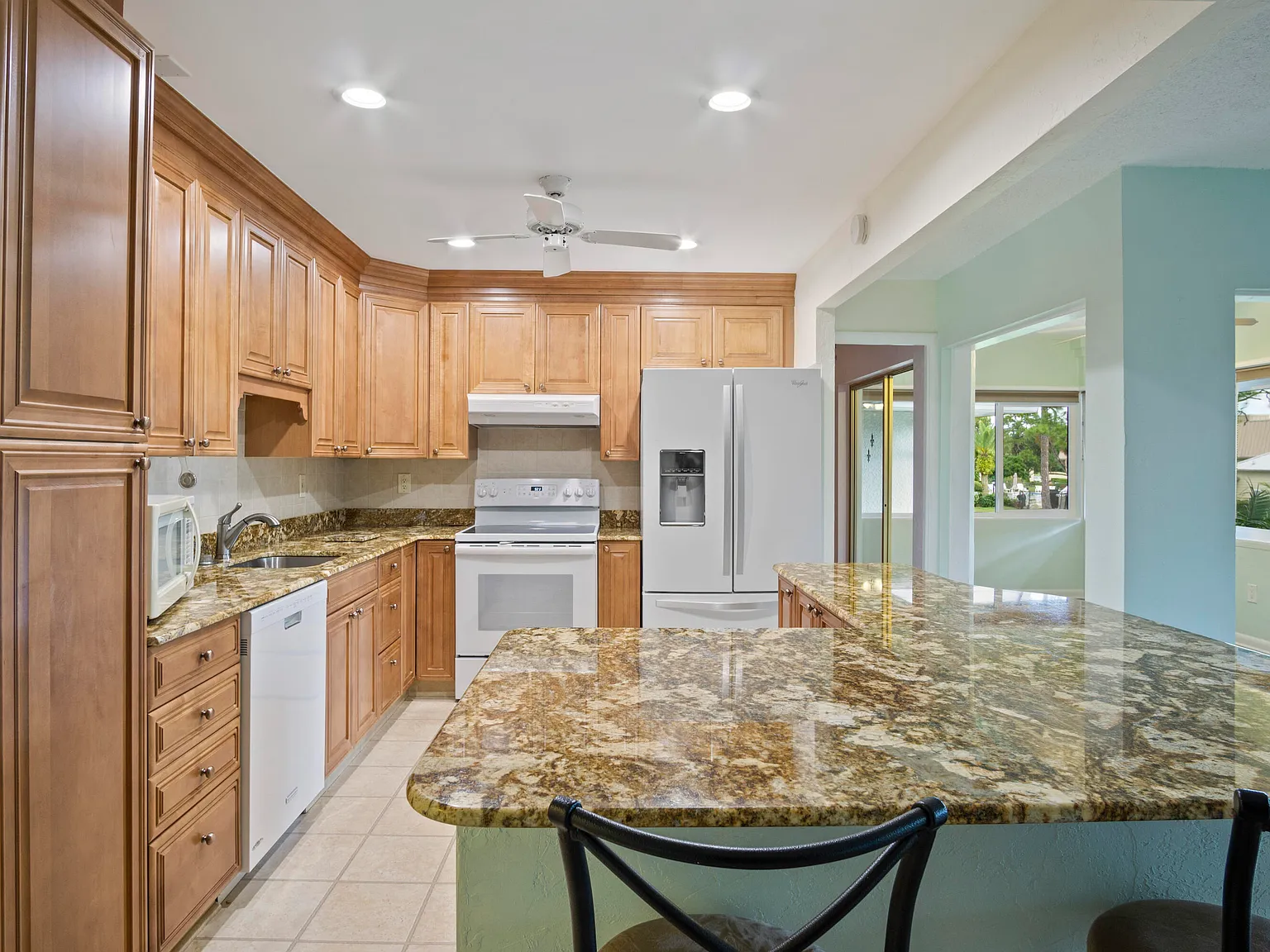 2 bed, 2.0 bath, 1044 sqft, $2,000 — Photo 4