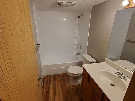 5th image of 225 Ash St APT 17