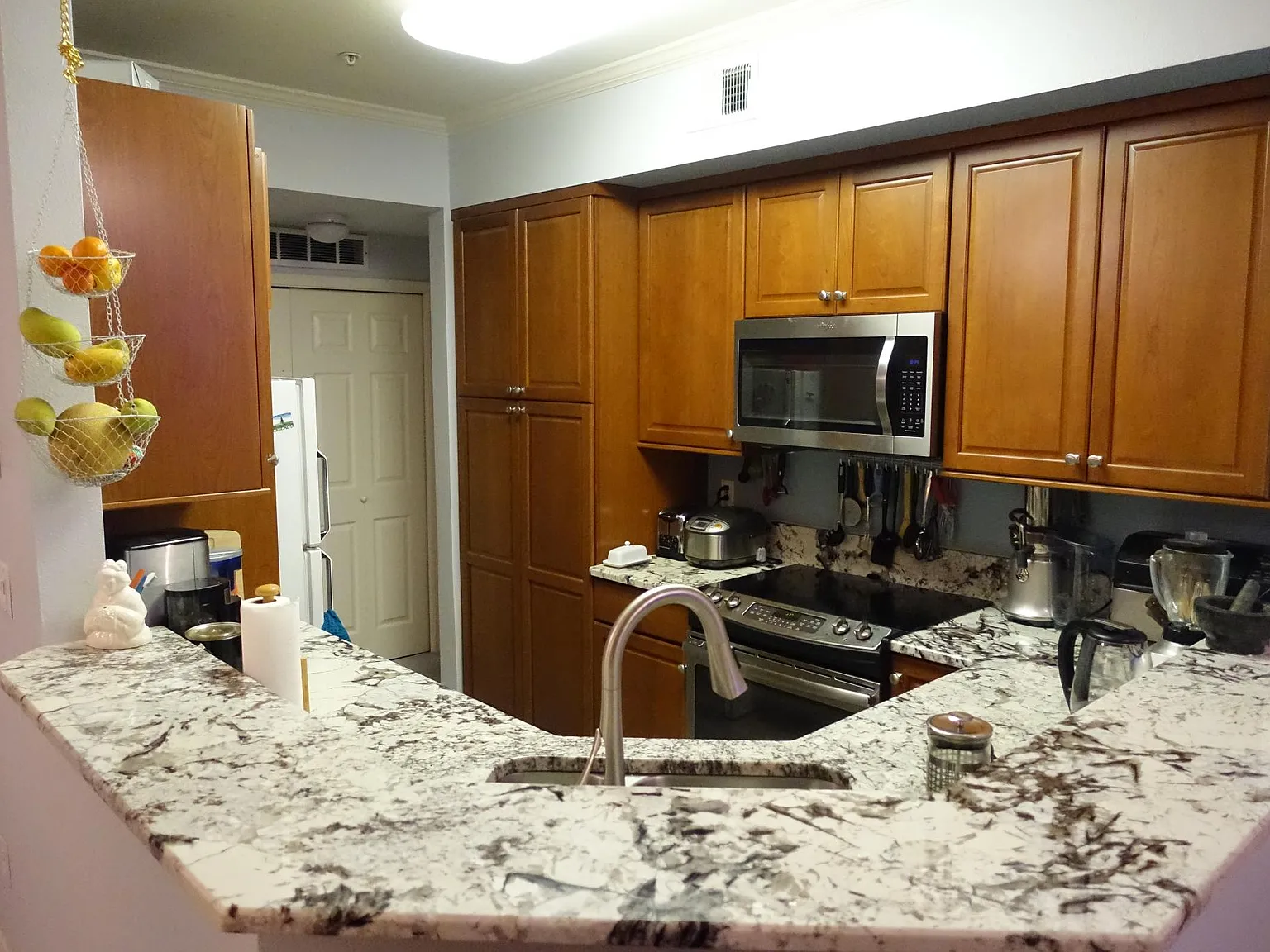 2 bed, 974 sqft, $2,400 — Photo 2