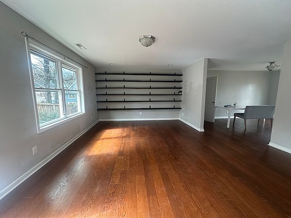 3rd image of 15 Woodstock Ln