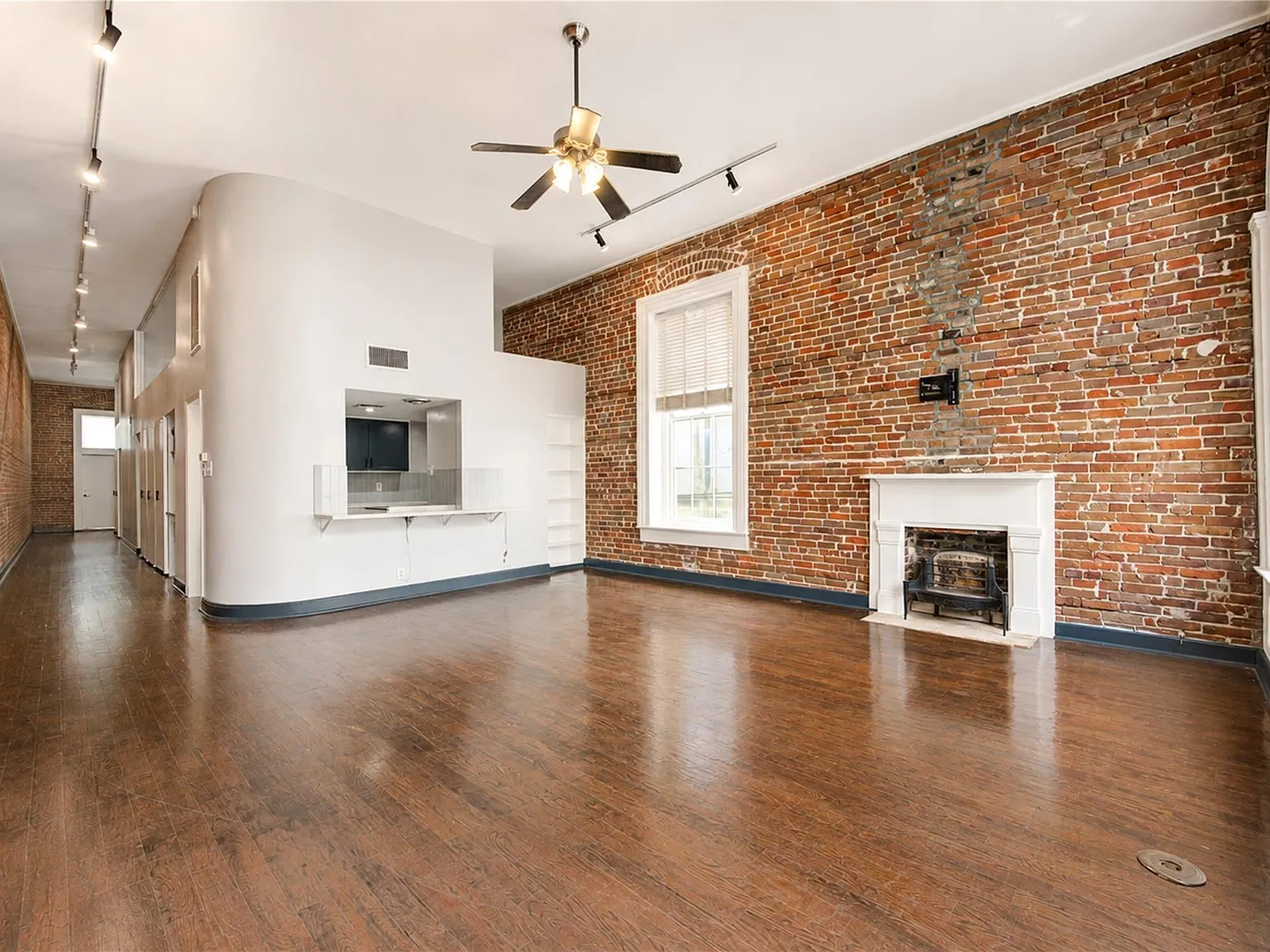 2 bed, 2.0 bath, 1300 sqft, $2,100 — Photo 4