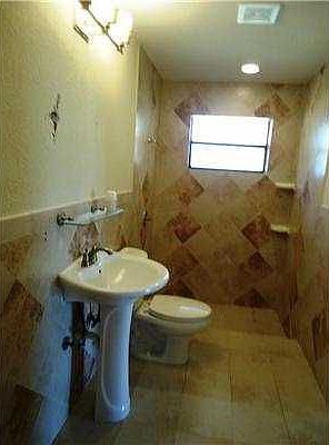 4th image of 1020 NW 93rd Ave