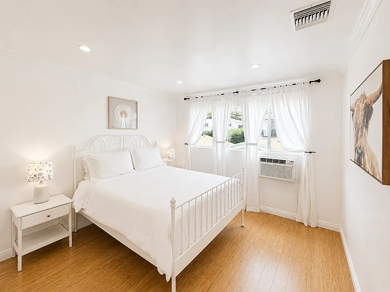 1027 20th St #2J — Photo 10