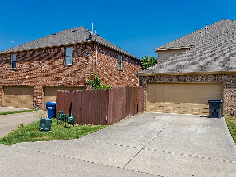 4924 Stray Creek Ln — Photo 27