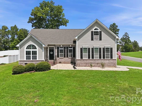 4851 Summerside Dr, Lake Wylie, SC 29710