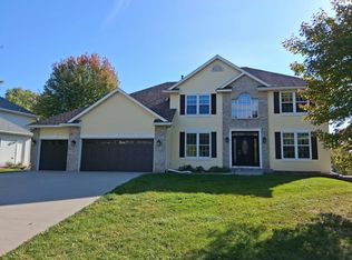 2972 Eagle Valley Dr, Woodbury, MN 55129