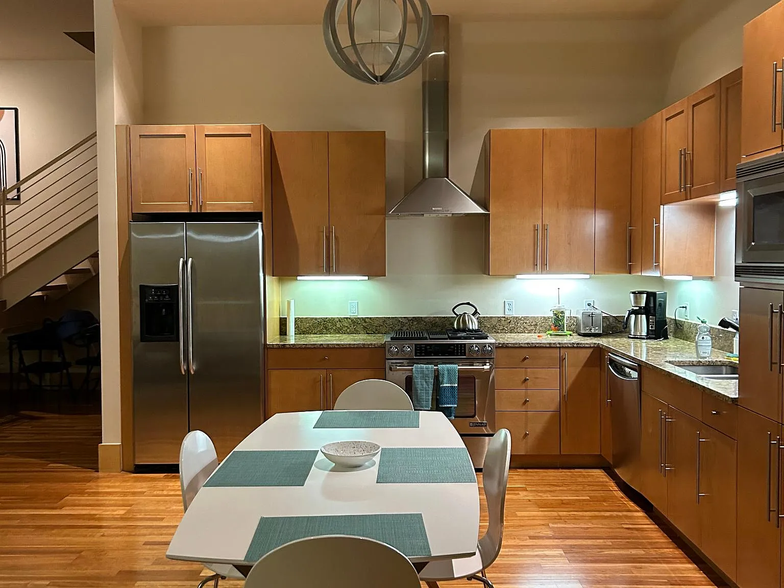 2 bed, 2.5 bath, 1430 sqft, $2,800 — Photo 2