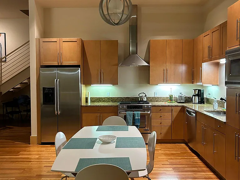 555 Rivergate Ln — Photo 2