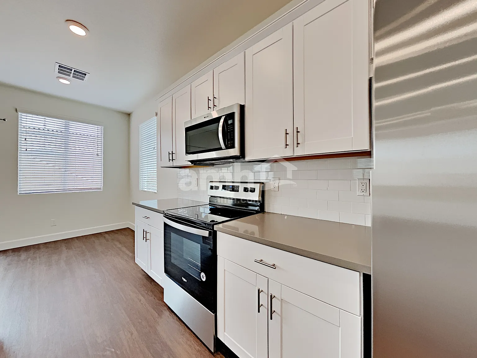 4 bed, 3.0 bath, 2213 sqft, $2,575 — Photo 4