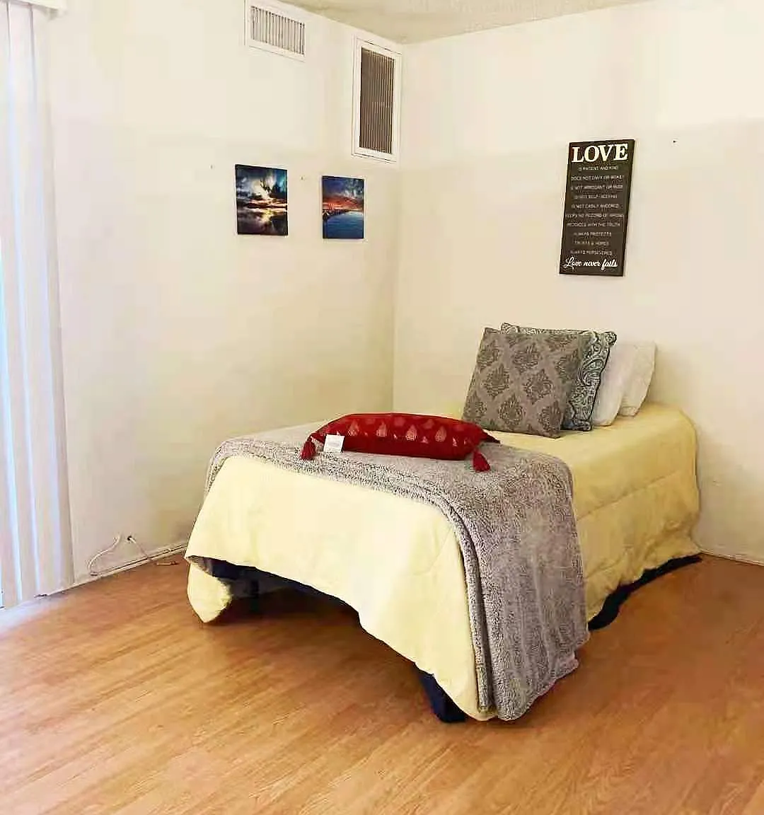 3 bed, 1600 sqft, $1,395 — Photo 2