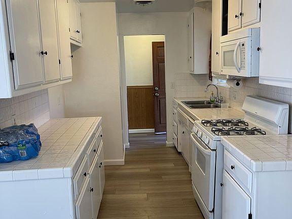 3rd image of 322 El Camino Ave