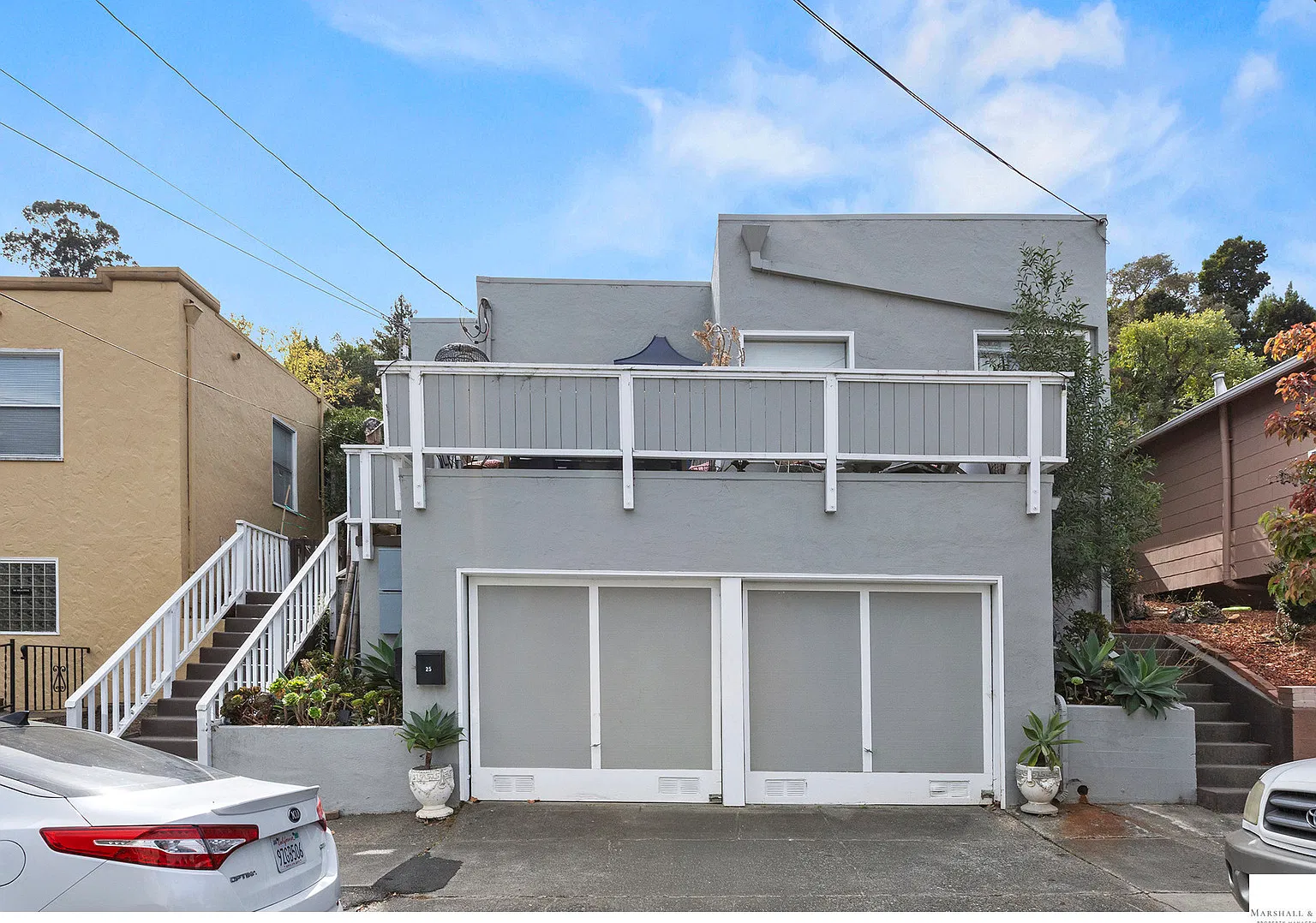 New Listing! Charming 1br/1ba Duplex, Hdwd Flrs, Designer Finishes,W/D Inside, Garage! — Photo 2
