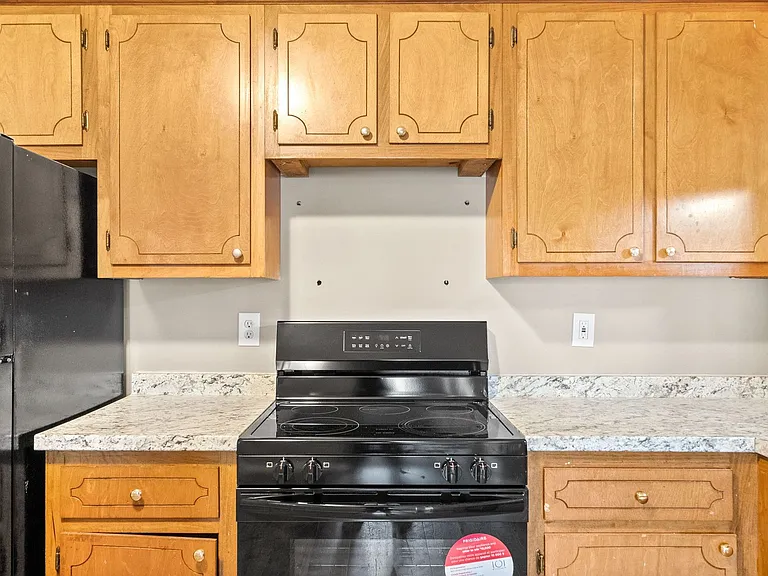 2 Bedroom Apartment For Rent Near Post! — Photo 12